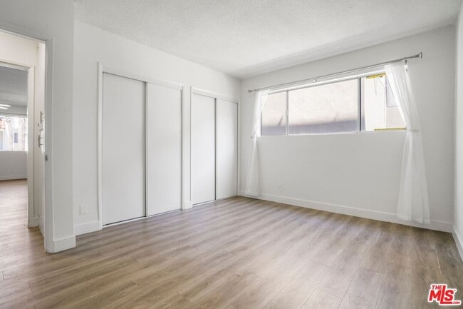 Building Photo - 1030 N Orange Grove Ave