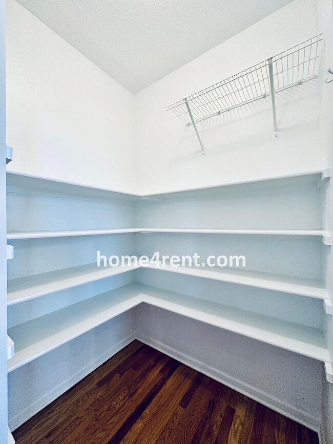 Building Photo - Wood Floors, Open Layout, Plenty of Natura...