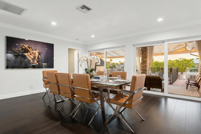Building Photo - 5841 Bayview Dr