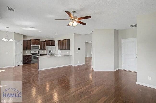 Building Photo - 976 Oak Crest Dr