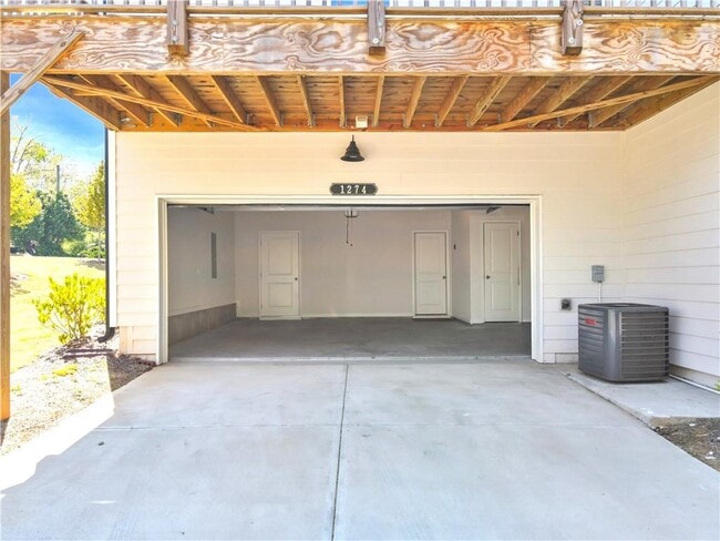 Building Photo - 1274 Ainsworth Alley