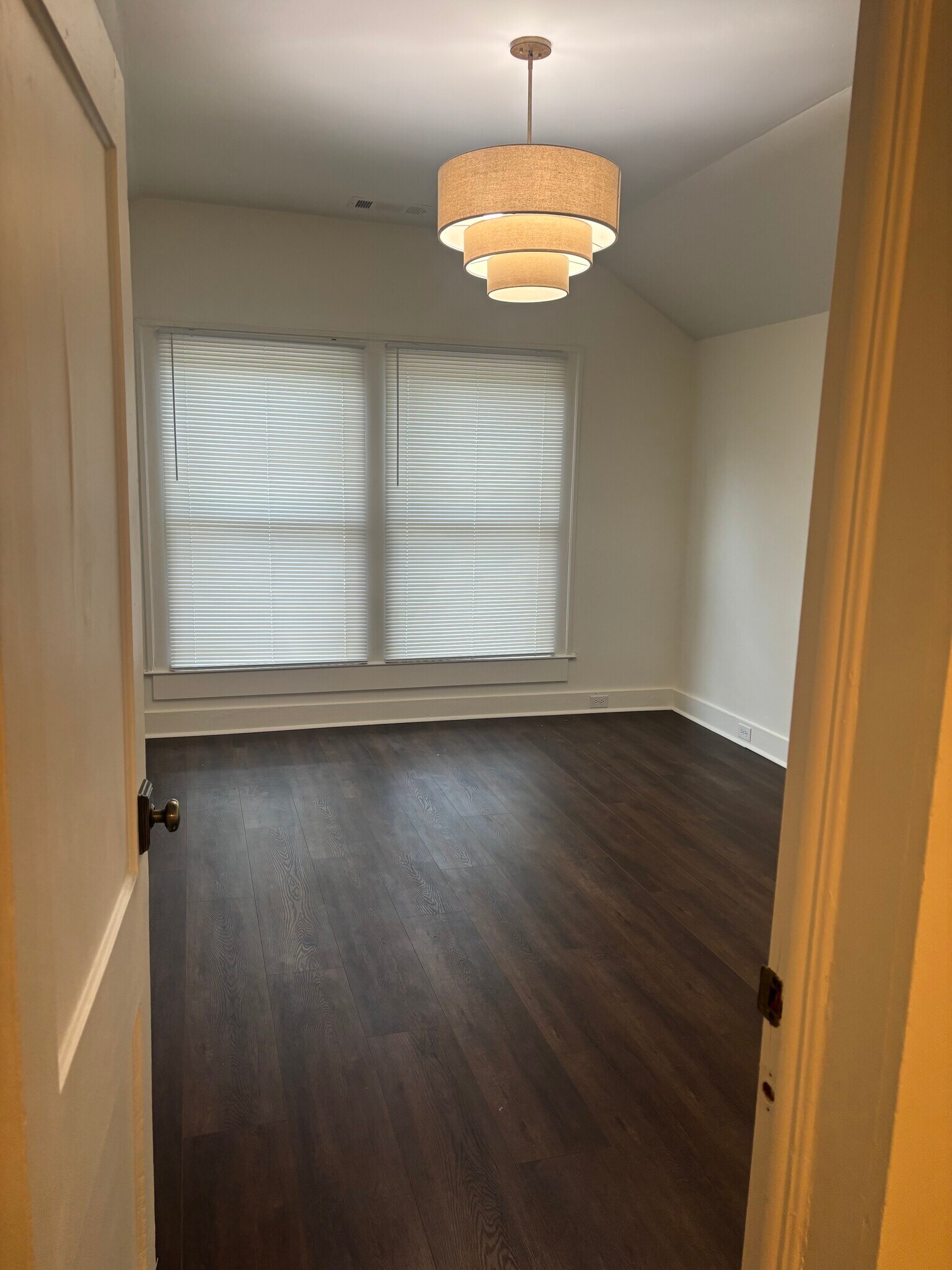 Large family room with extra storage - 631 Woodland Ave SE