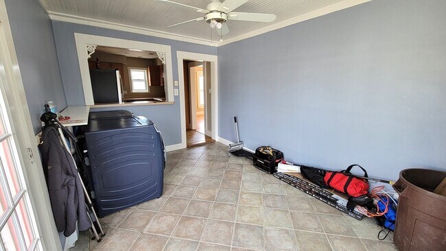 Building Photo - 10 Marion St