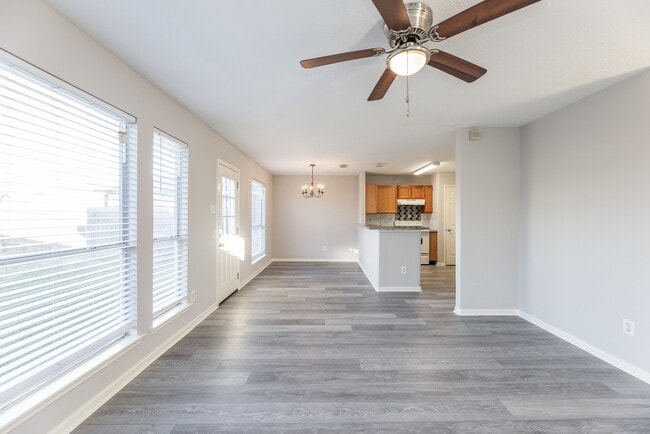 Building Photo - 727 Richview Dr