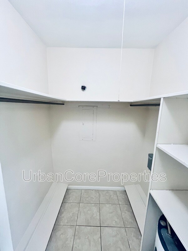 Building Photo - 115 7th Ave N