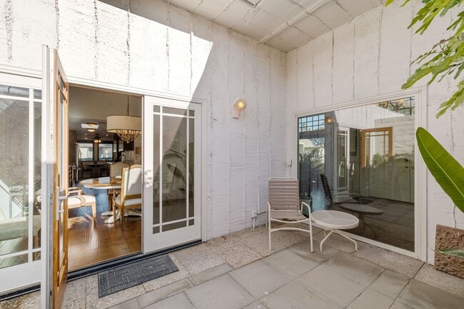 Building Photo - Luxury Golf Course Retreat in Indian Wells (Monthly Only - No Long Term)