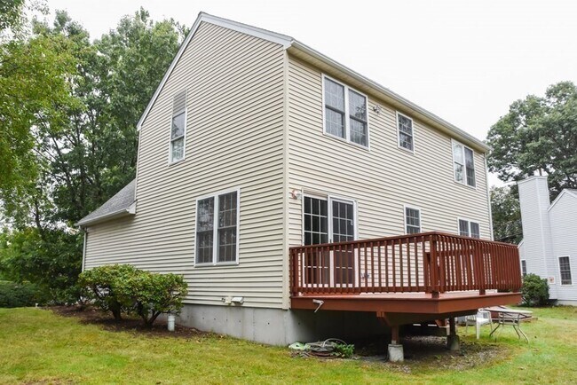 Building Photo - 23 Burr St