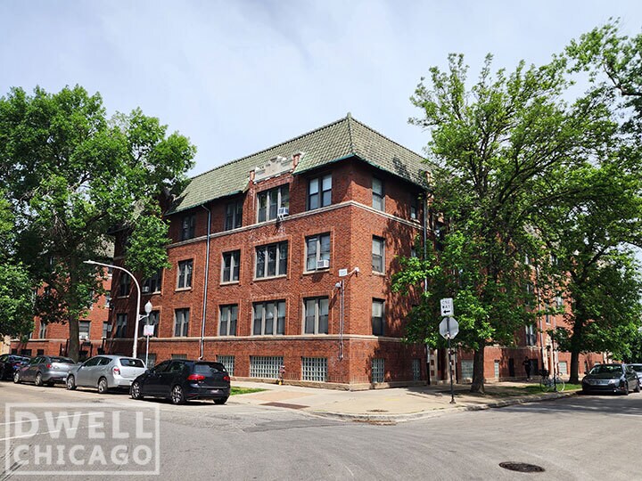 Building Photo - 3302 W Schubert Ave