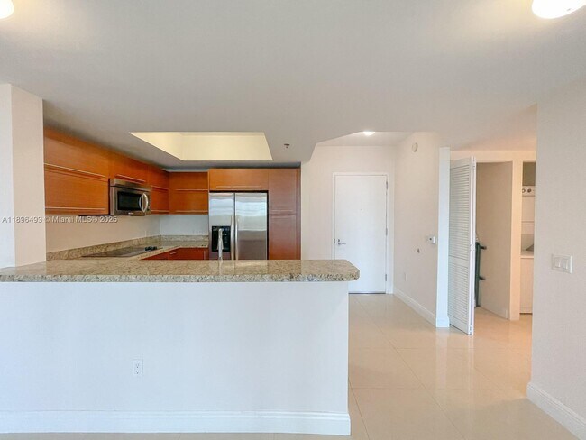 Building Photo - 2641 N Flamingo Rd