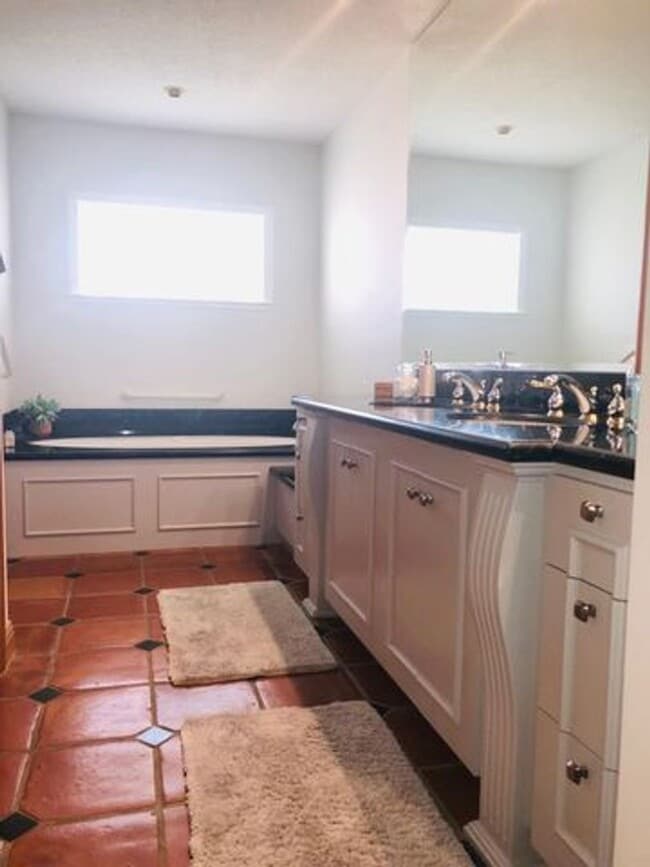 Building Photo - 103 Olympus Cir