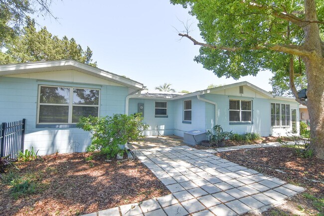 Building Photo - 919 Viscaya Blvd