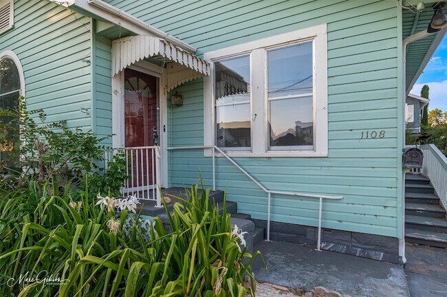 Building Photo - 1108 Delhi St