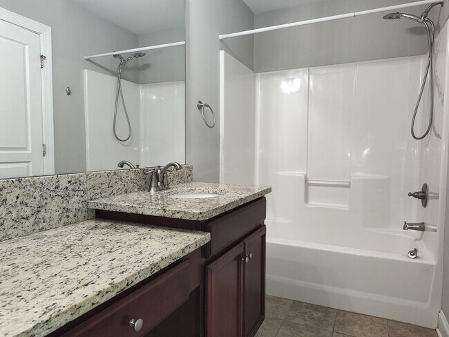 Building Photo - Charming Townhome located in the Settlers Landing Community in Concord NC!