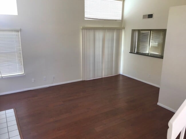 Building Photo - 3 Bedroom in Desert Shores!