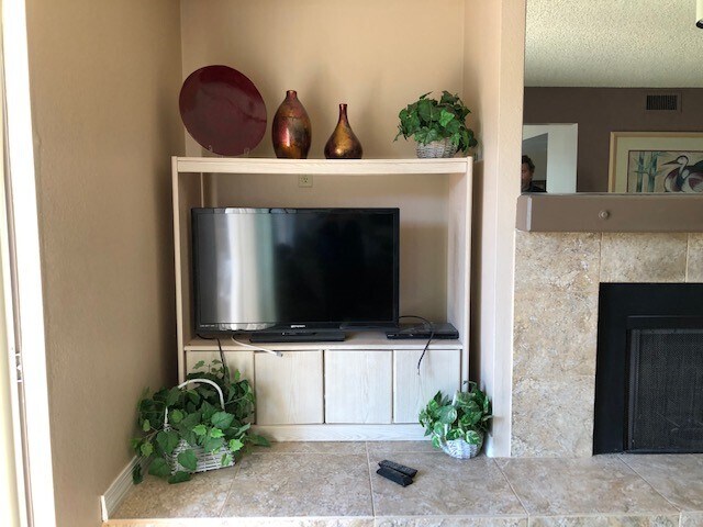 Building Photo - 1675 AZ-95