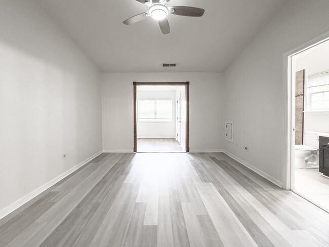 Building Photo - LOVELY STRAWBRIDGE HOME FOR RENT!!!