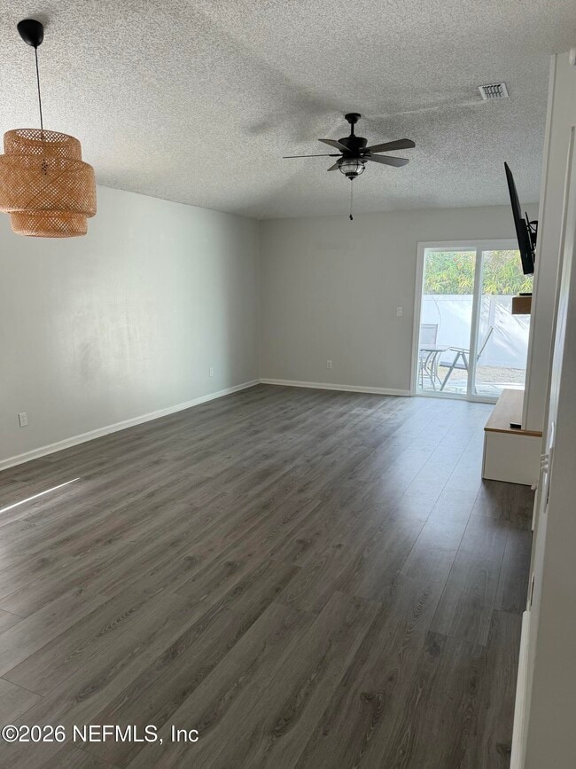 Building Photo - 286 Main St