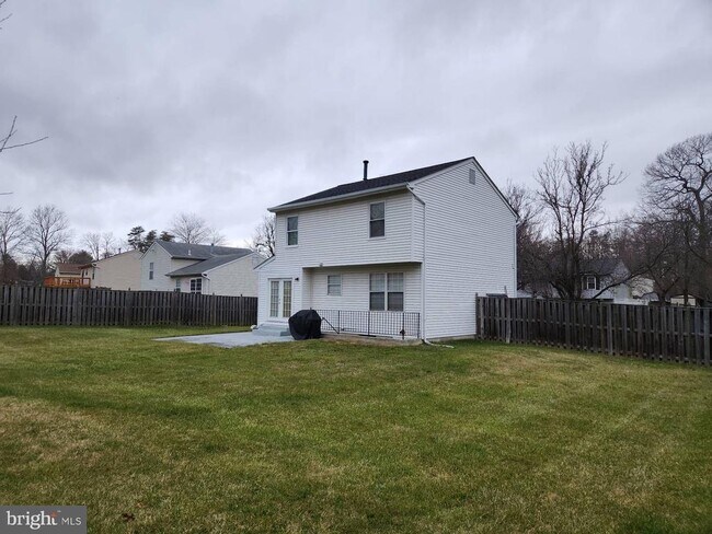 Building Photo - 8813 Francesca Dr