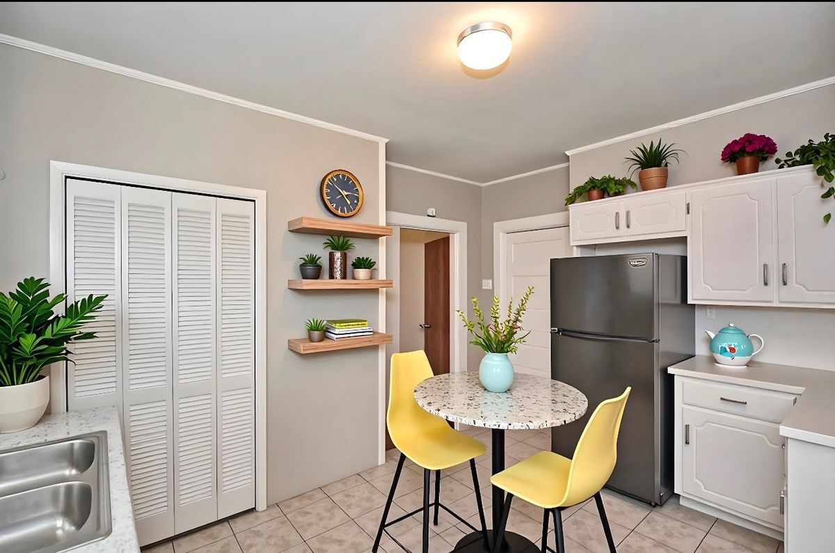 Building Photo - 525 53rd St Ens