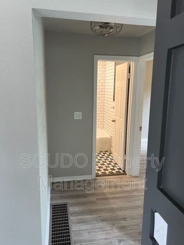 Building Photo - 623 N Highland Dr