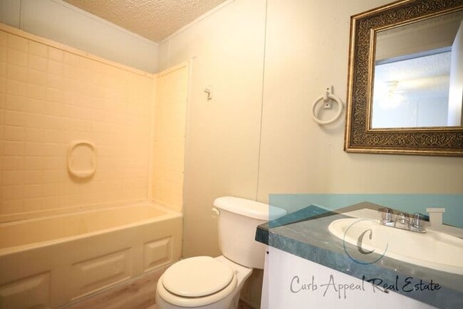 Building Photo - 3 bed / 2 bath mobile home - Nettleton