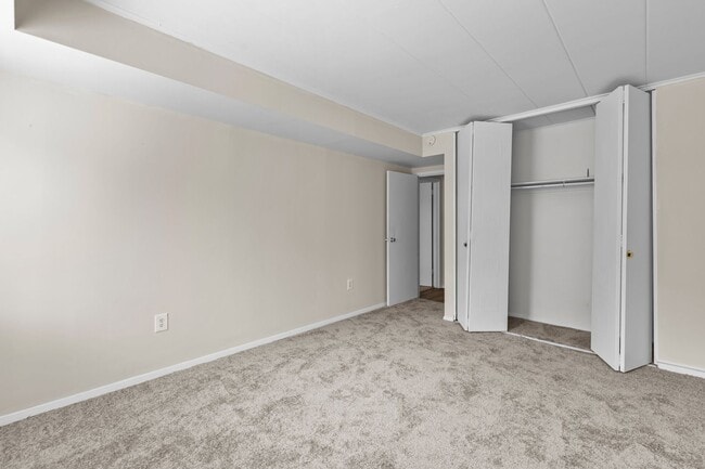 Building Photo - Quiet Norfolk Condo – Utilities & Parking ...