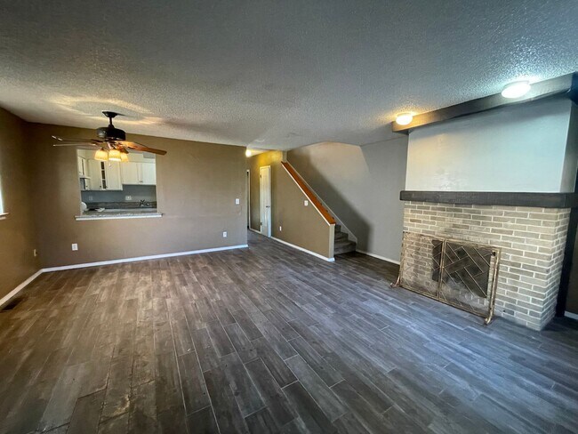 Building Photo - 3 Bed Duplex OKC