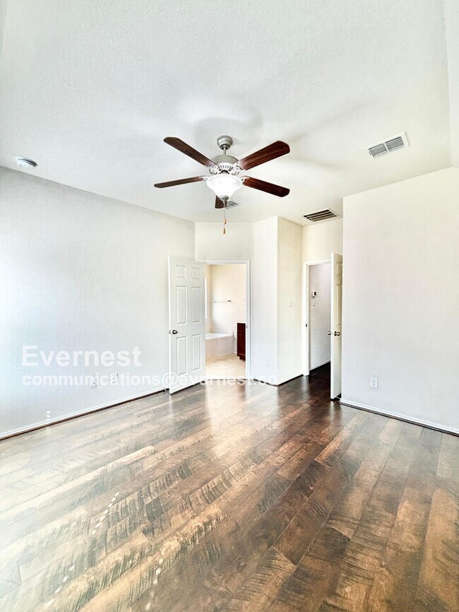 Building Photo - 12176 Walden Wood Dr
