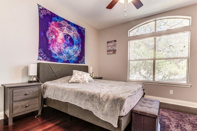 Building Photo - 6000 Shepherd Mountain Cove