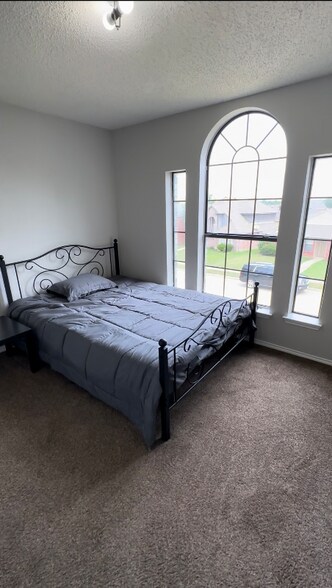 Building Photo - 12714 Hilltop Dr