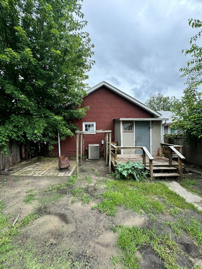Building Photo - Beautiful 2 bed 1 bath house in Churchill