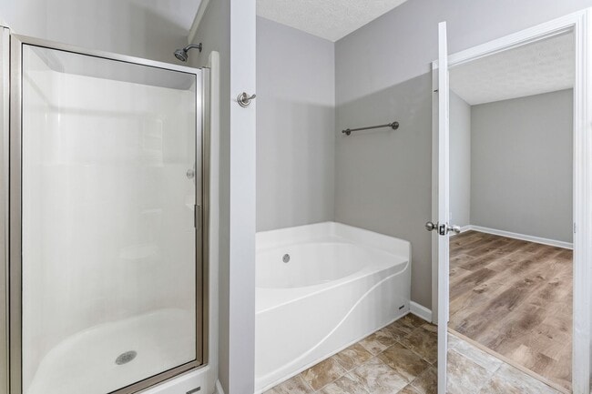 Building Photo - 2/2.5 Townhome in Great Flowery Branch loc...