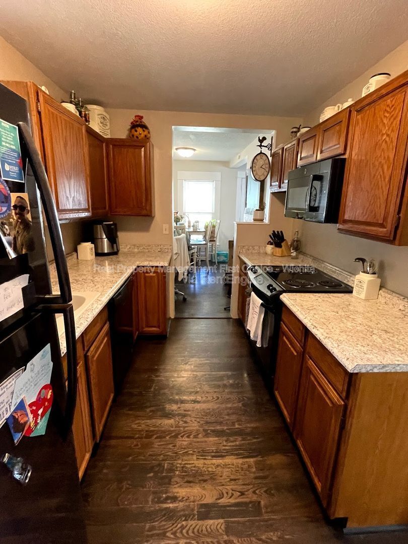 Building Photo - 830 S Fern St