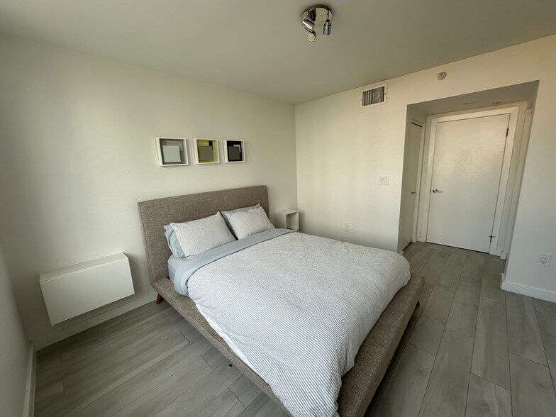 Building Photo - 800 Claughton Island Dr