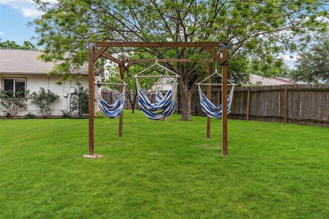 Building Photo - 11204 Applewood Dr