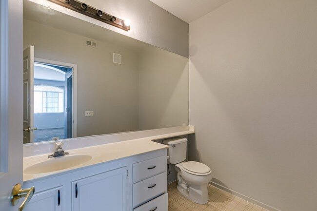 Building Photo - 1300 S Arlington St