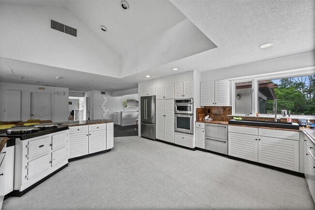 Building Photo - 10 Paradise Ln