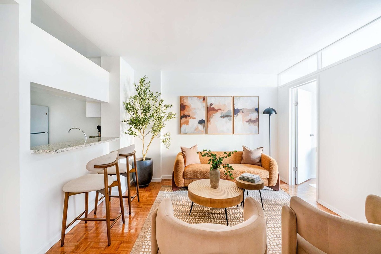 Building Photo - 350 W 43rd St