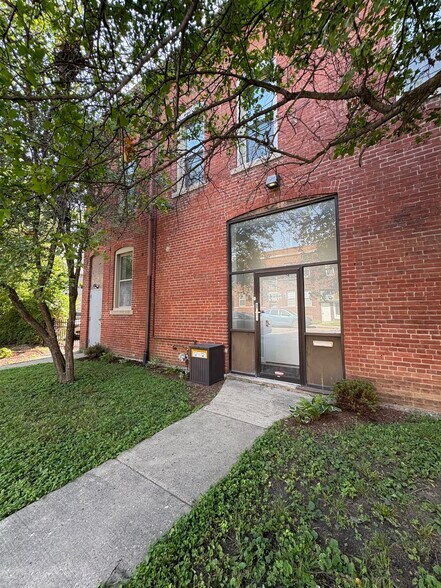 Main Entry - 1641 E Michigan St