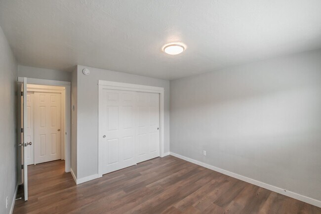 Building Photo - Beautiful 2 Bed, 1 Bath Second Floor Apartment Near Downtown Albany!