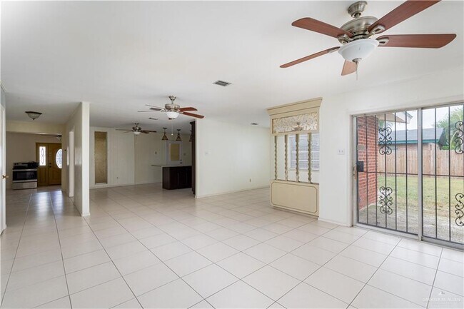 Building Photo - 1021 E Ebony Ln