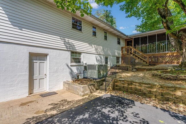 Building Photo - 9528 Gulf Park Dr