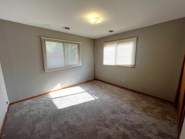 Building Photo - 1131 Maple St