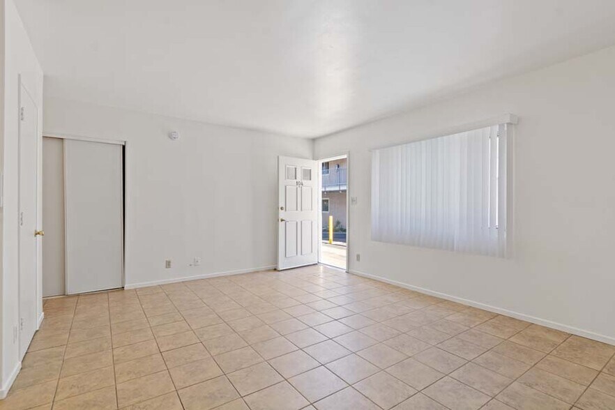 Building Photo - 11808 Hart St