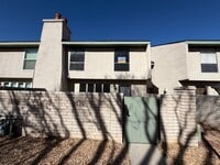 Building Photo - 2 Bedroom Townhome Available Near Montgomery Blvd NE & Pennsylvania St NE!