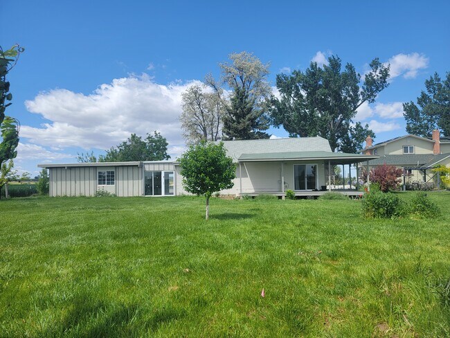 Cottage with breezeway and garage - 19476 Top Rd