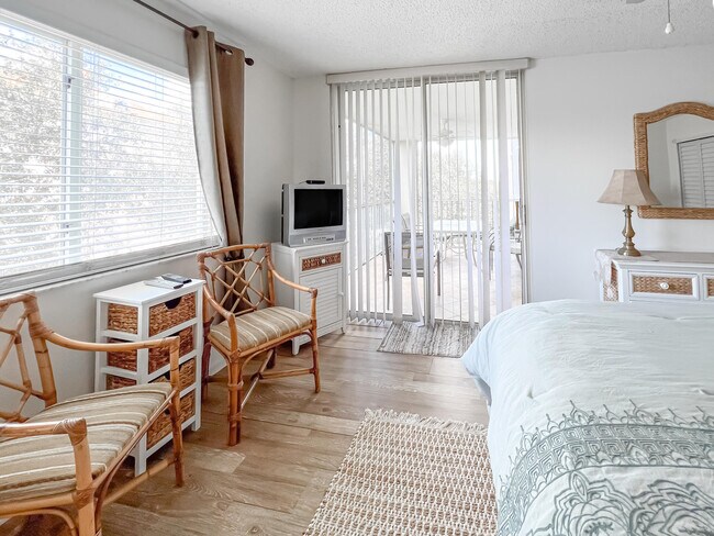 Building Photo - 353 S US Hwy 1