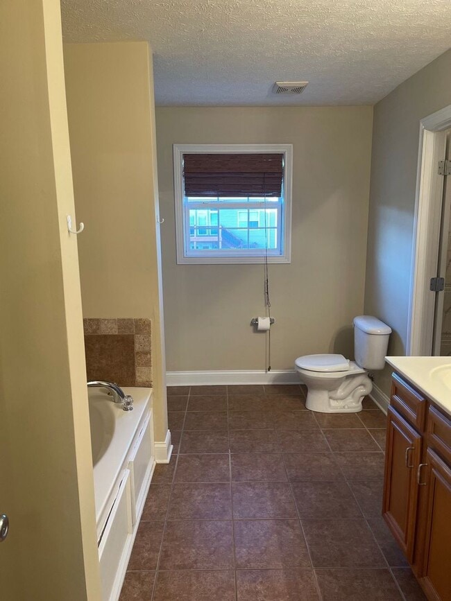 Building Photo - 417 Cabernet Dr