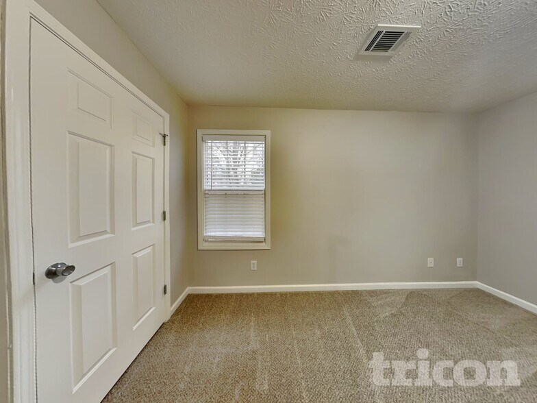 Building Photo - 200 River Walk