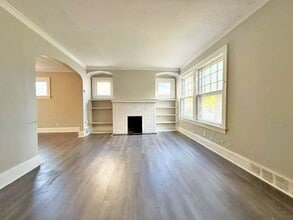 Building Photo - 3 BED 1 BATH BEAUTIFUL HOME IN CLEVELAND!